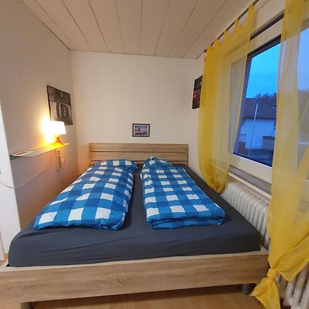 Geraeumiges Ferienhaus In Bad Salzuflen Mit Einfacher Ausstattung, Fuer Geschaeftsreisende, Gruppen Oder Familien Geeignet, 4 Schlafzimmer Dış mekan fotoğraf