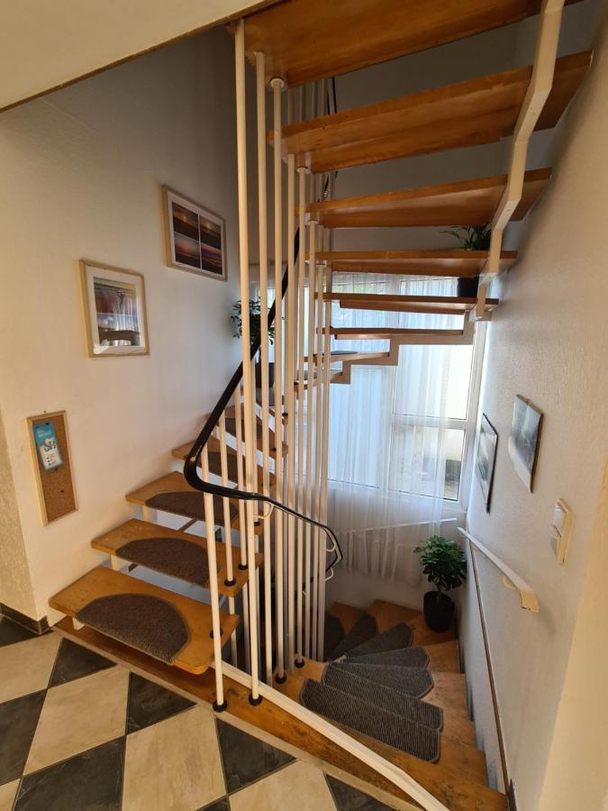 Geraeumiges Ferienhaus In Bad Salzuflen Mit Einfacher Ausstattung, Fuer Geschaeftsreisende, Gruppen Oder Familien Geeignet, 4 Schlafzimmer Dış mekan fotoğraf