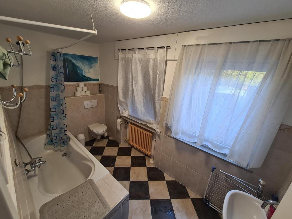 Geraeumiges Ferienhaus In Bad Salzuflen Mit Einfacher Ausstattung, Fuer Geschaeftsreisende, Gruppen Oder Familien Geeignet, 4 Schlafzimmer Dış mekan fotoğraf