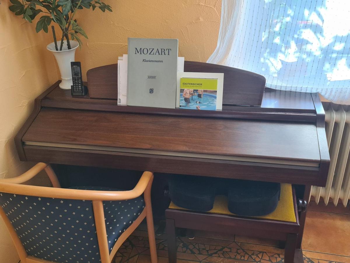 Geraeumiges Ferienhaus In Bad Salzuflen Mit Einfacher Ausstattung, Fuer Geschaeftsreisende, Gruppen Oder Familien Geeignet, 4 Schlafzimmer Dış mekan fotoğraf